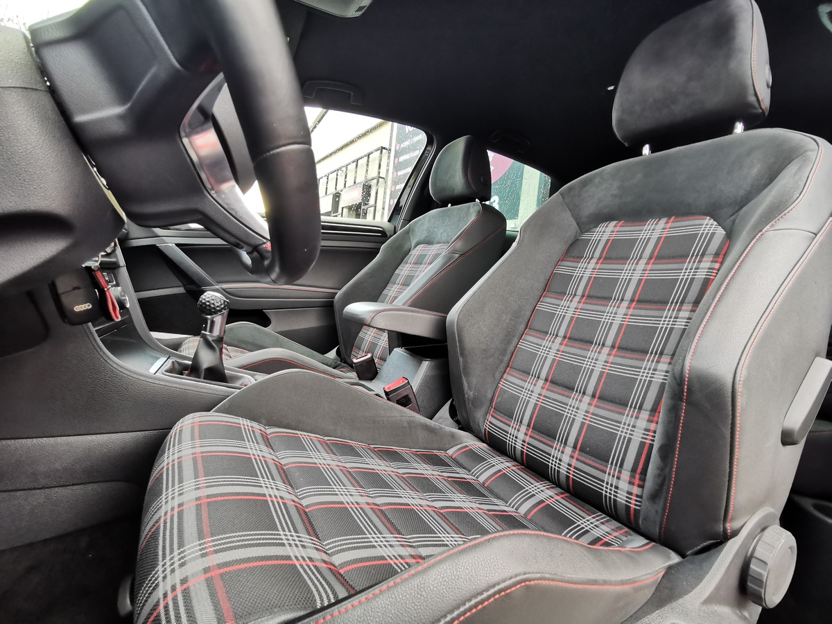Volkswagen Golf 7 VII GTI 2.0 TSI 220 DYNAUDIO