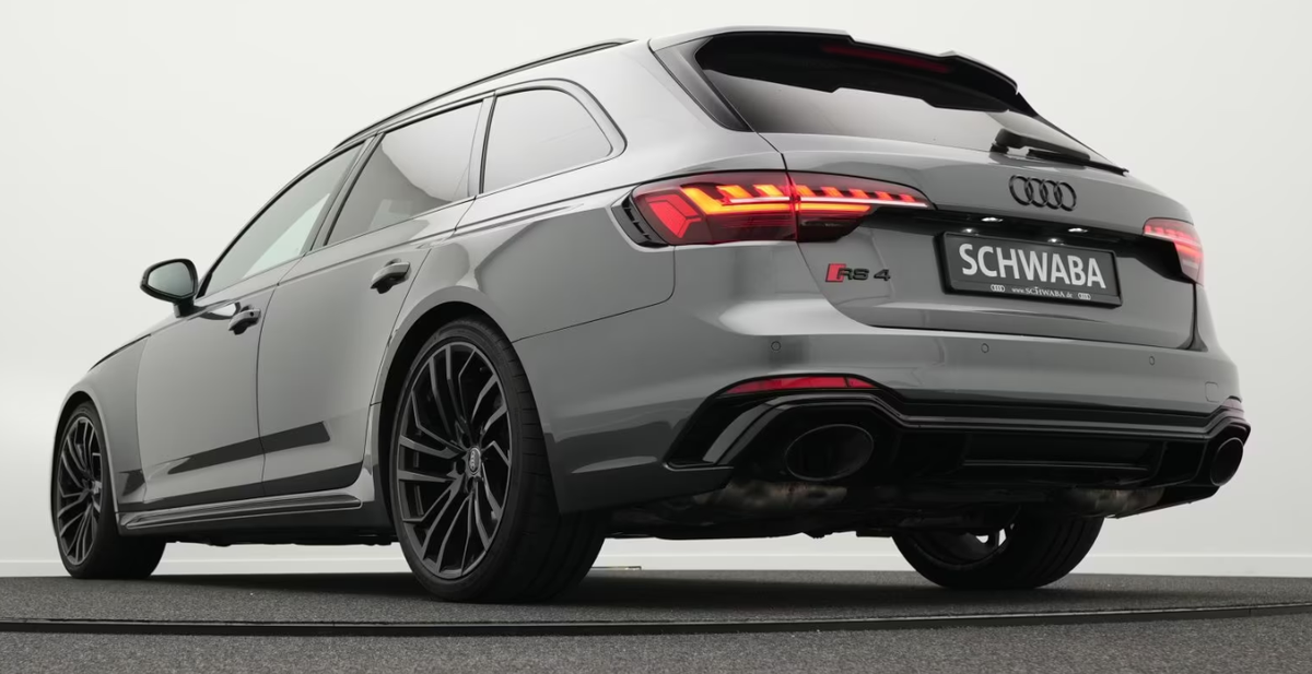 Audi RS4 Avant 2.9 V6 TFSI 450ch quattro tiptronic 8/Attelage/Gris daytona nacré