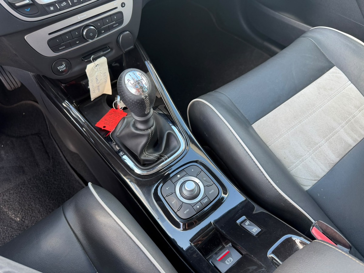 RENAULT Megane III Estate 1.5 dCi BOSE Edition-Crochet d'attelage - Distribution neuve- Garantie