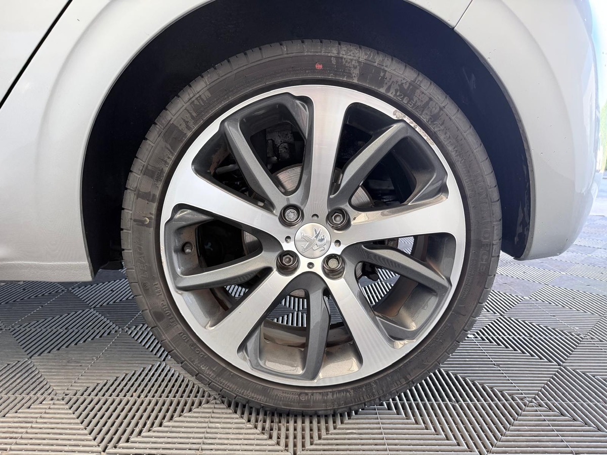 Peugeot 208 1.6 Bluehdi 100 Feline