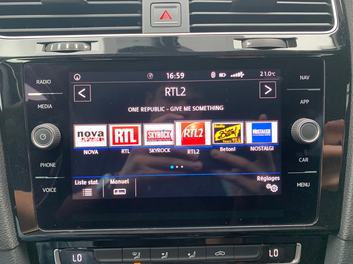 Volkswagen Golf 125 | Sound | Caméra recul | Régulateur | GPS | Apple car play | Attelage amovible