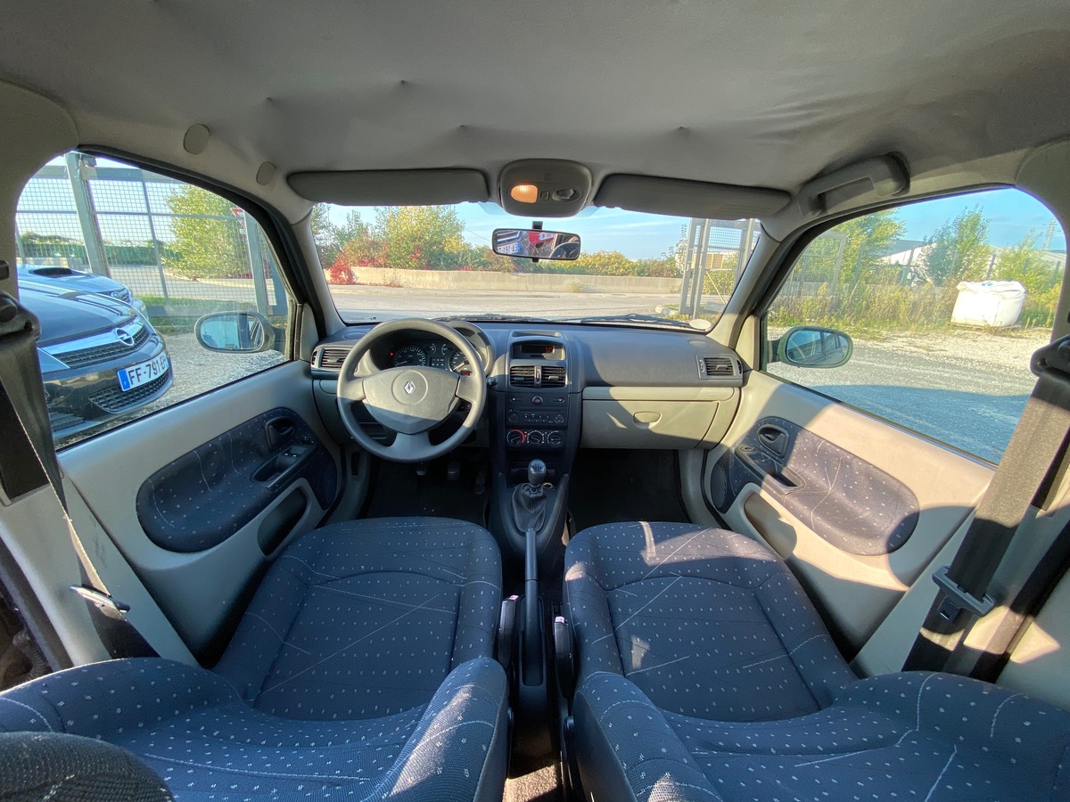 RENAULT Clio II Phase 2 1.4i 100CH DISTRIB NEUVE TRES BONNE ÉTAT