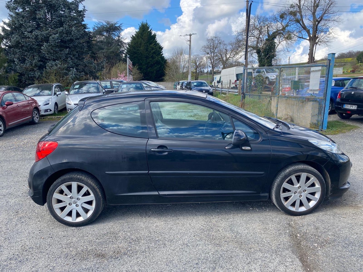 Peugeot 207 1.6 hdi 110cv feline 1ere main faible kilomètre 