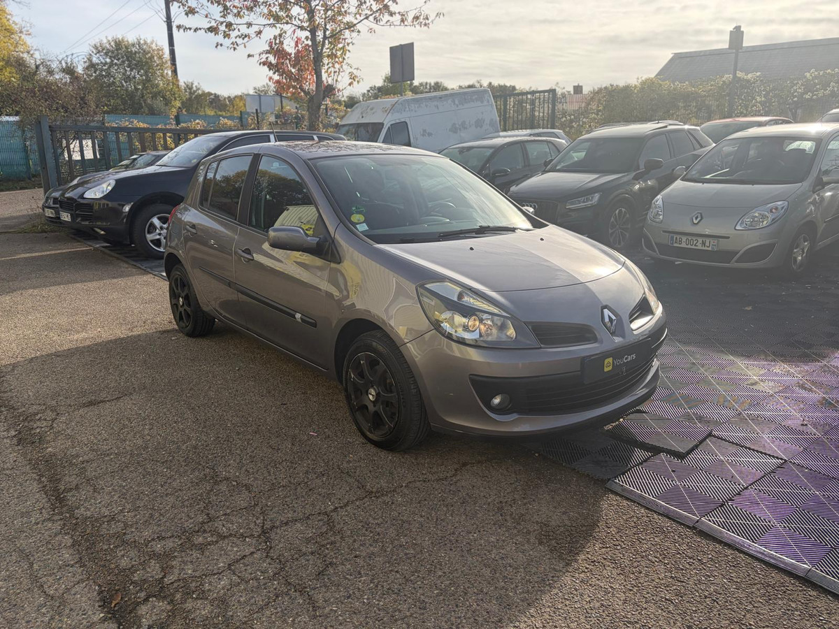 RENAULT Clio III 1.2 75 ch - IDEAL JEUNE PERMIS - CLIMATISATION - BLUETOOTH - PRISE USB