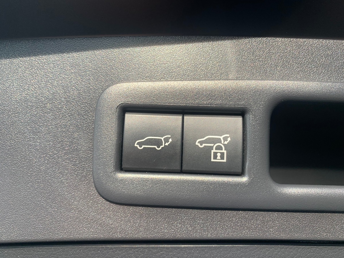 Lexus UX 250 | 185 ch | Luxe Techno | Contrôle angles morts | Caméra recul | Hayon électrique