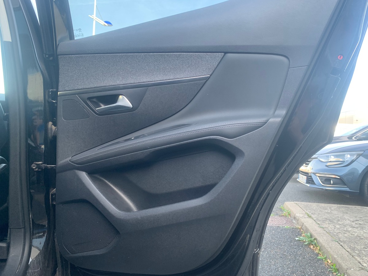 Peugeot 3008 130 chevaux | Allure | Caméra de recul | Régulateur de vitesse | Capteur d'angle mort