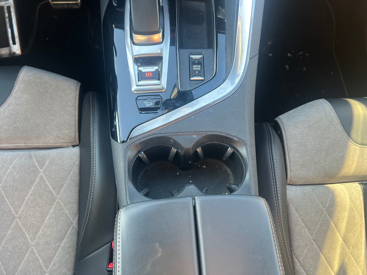 Peugeot 3008 HYbrid4 300cv GT EAT8, SUIVI COMPLET PEUGEOT, TOIT OUVRANT, SIEGES CHAUFFANTS/ MASSANTS