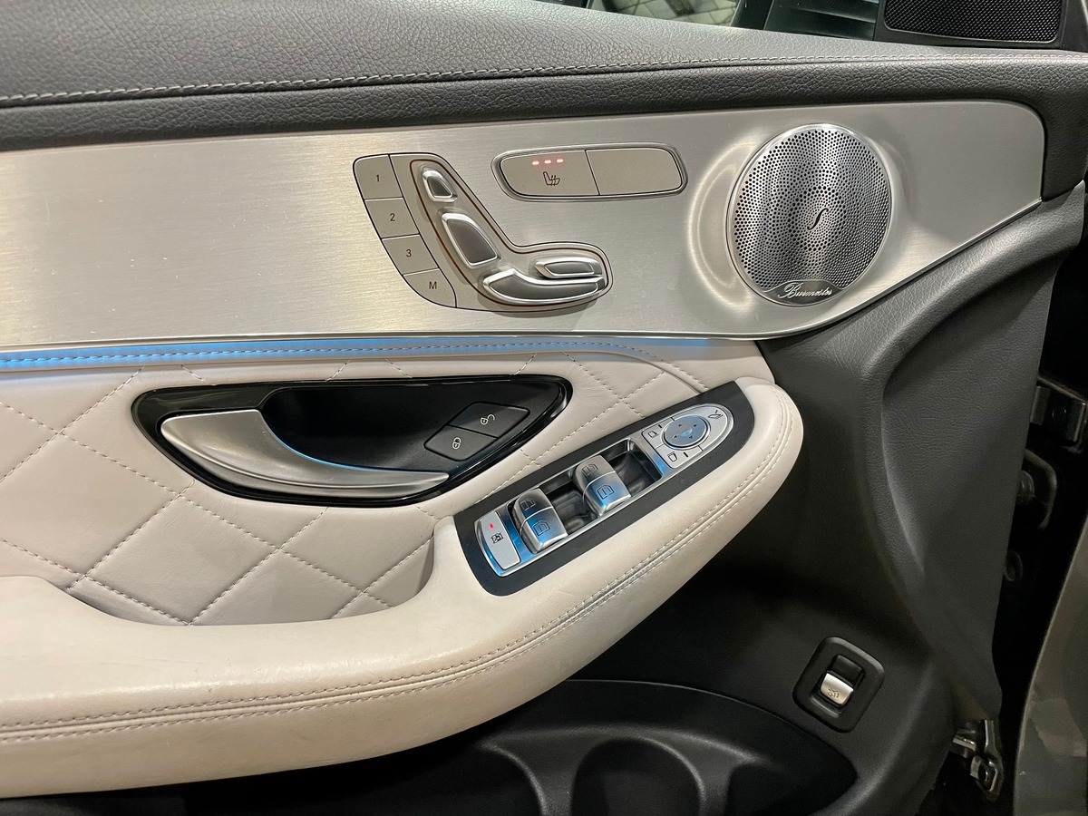 Mercedes-Benz Class GLC 300 Designo 245 4Matic BVA9 Full f