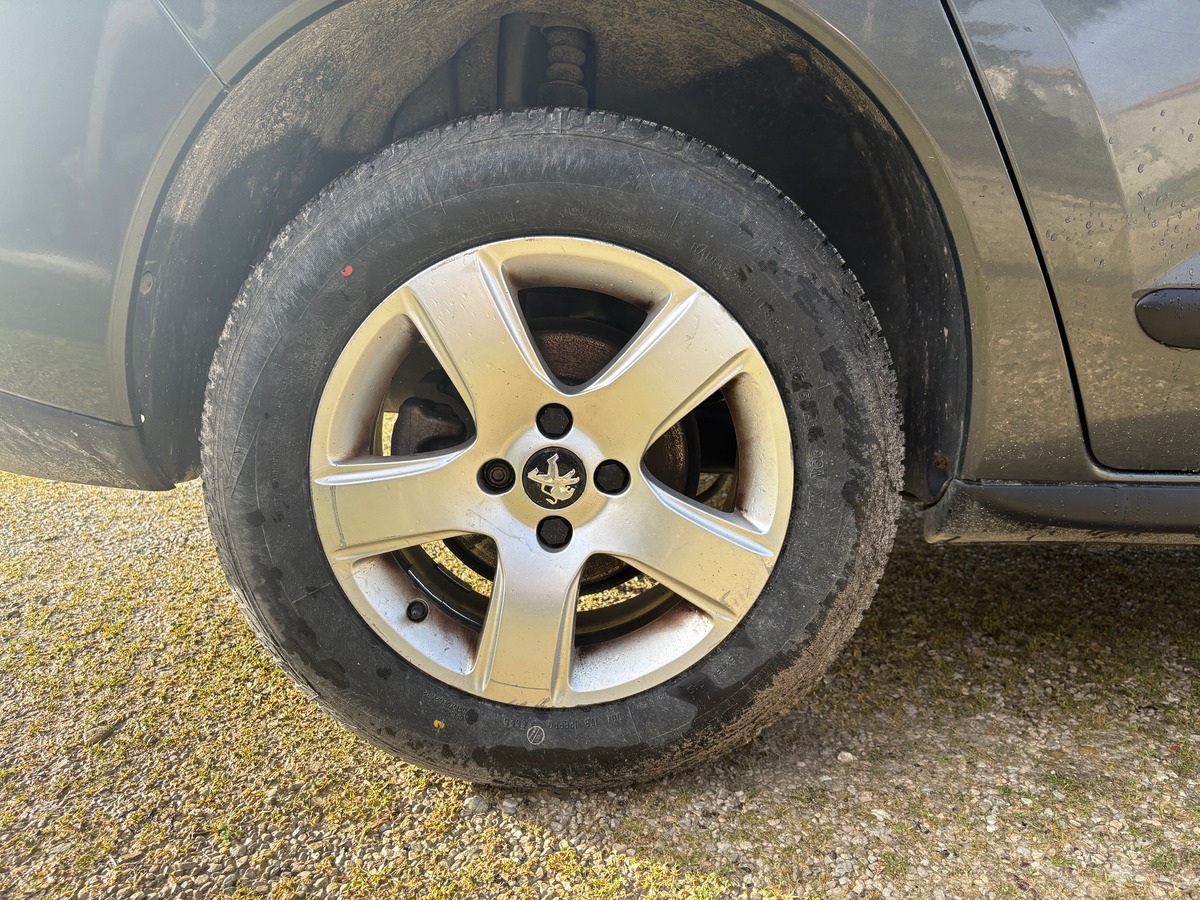 Peugeot 3008 1.6 hdi - 115CH - 6CV