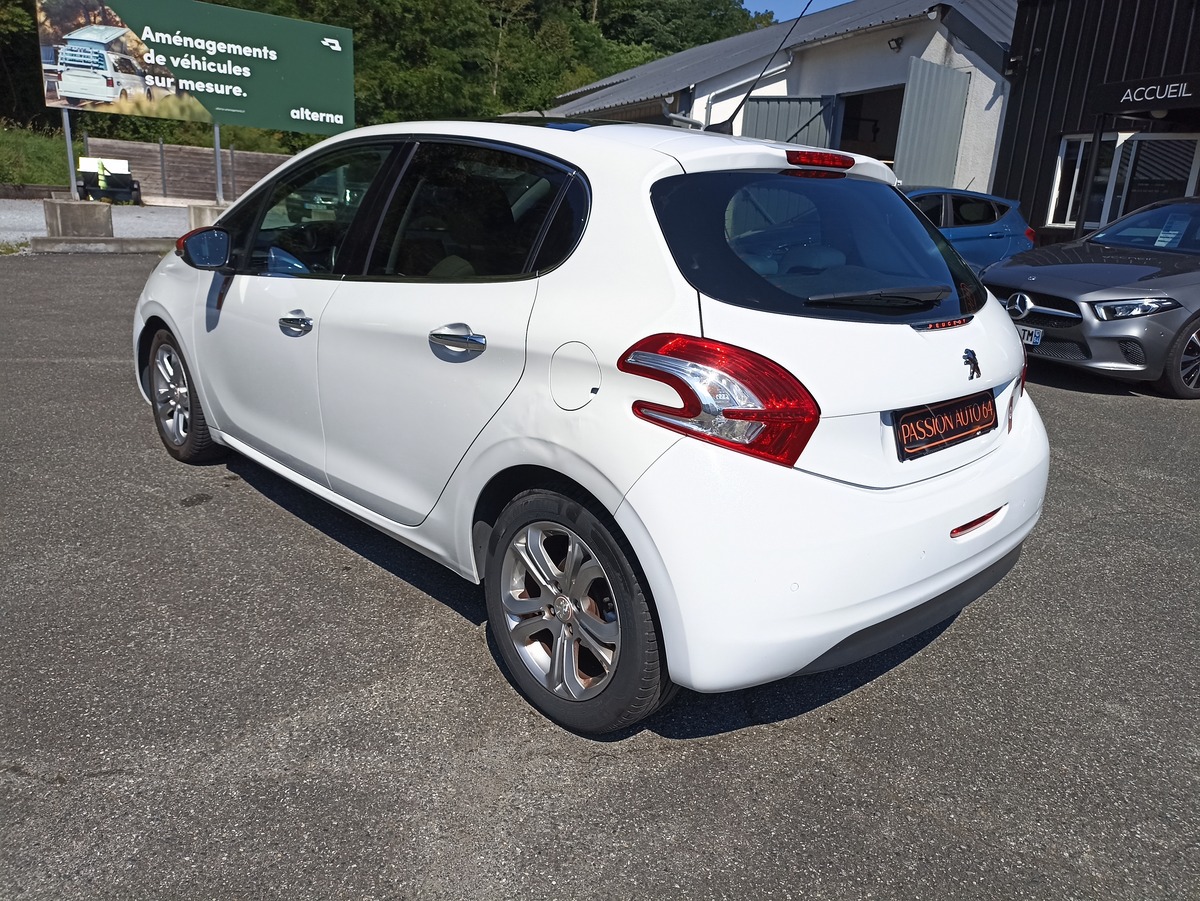 Peugeot 208 1.6 HDI 115 ROLLAND GARROS