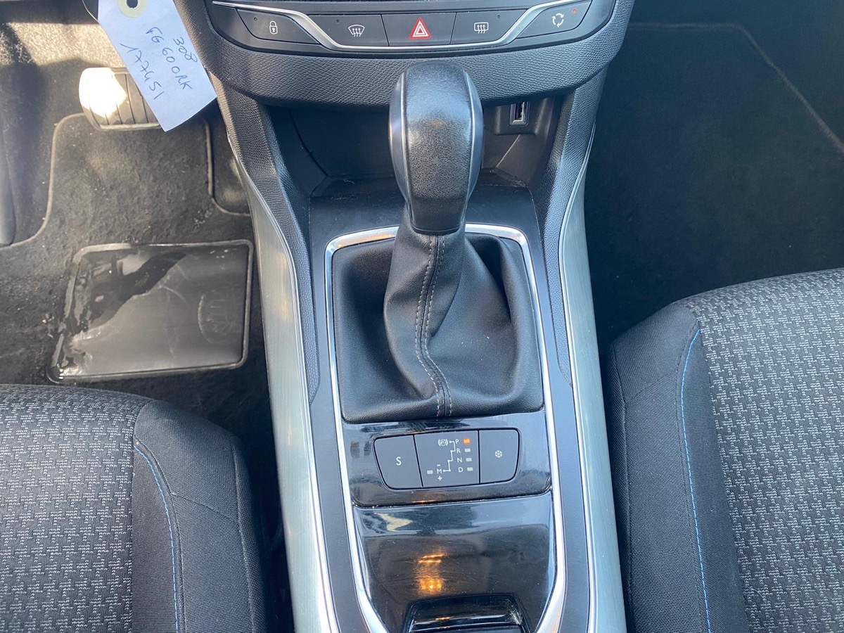 Peugeot 308 1.5 bluehdi 130cv boite auto