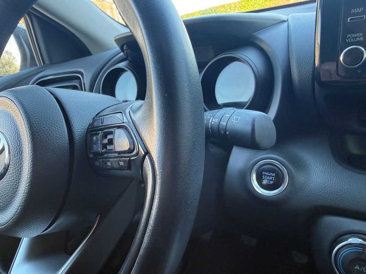 Toyota Yaris 70 VVT-I DESIGN