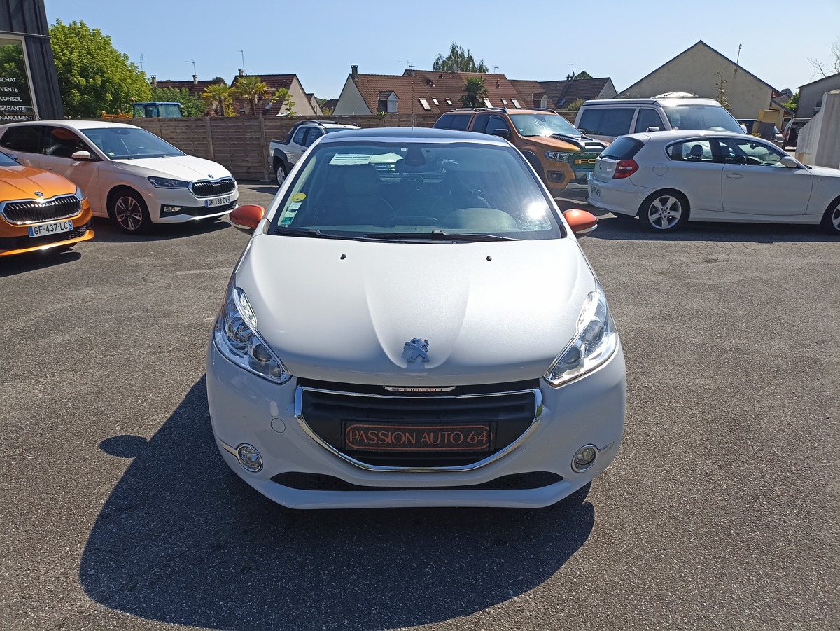 Peugeot 208 1.6 HDI 115 ROLLAND GARROS