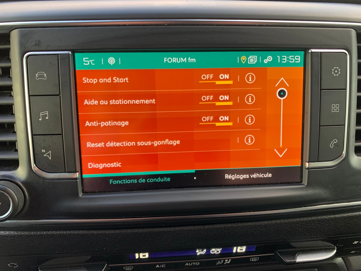 Citroën Spacetourer 120 ch | FEEL | 8 places | Attelage | Régulateur vitesse | Radar stationnement