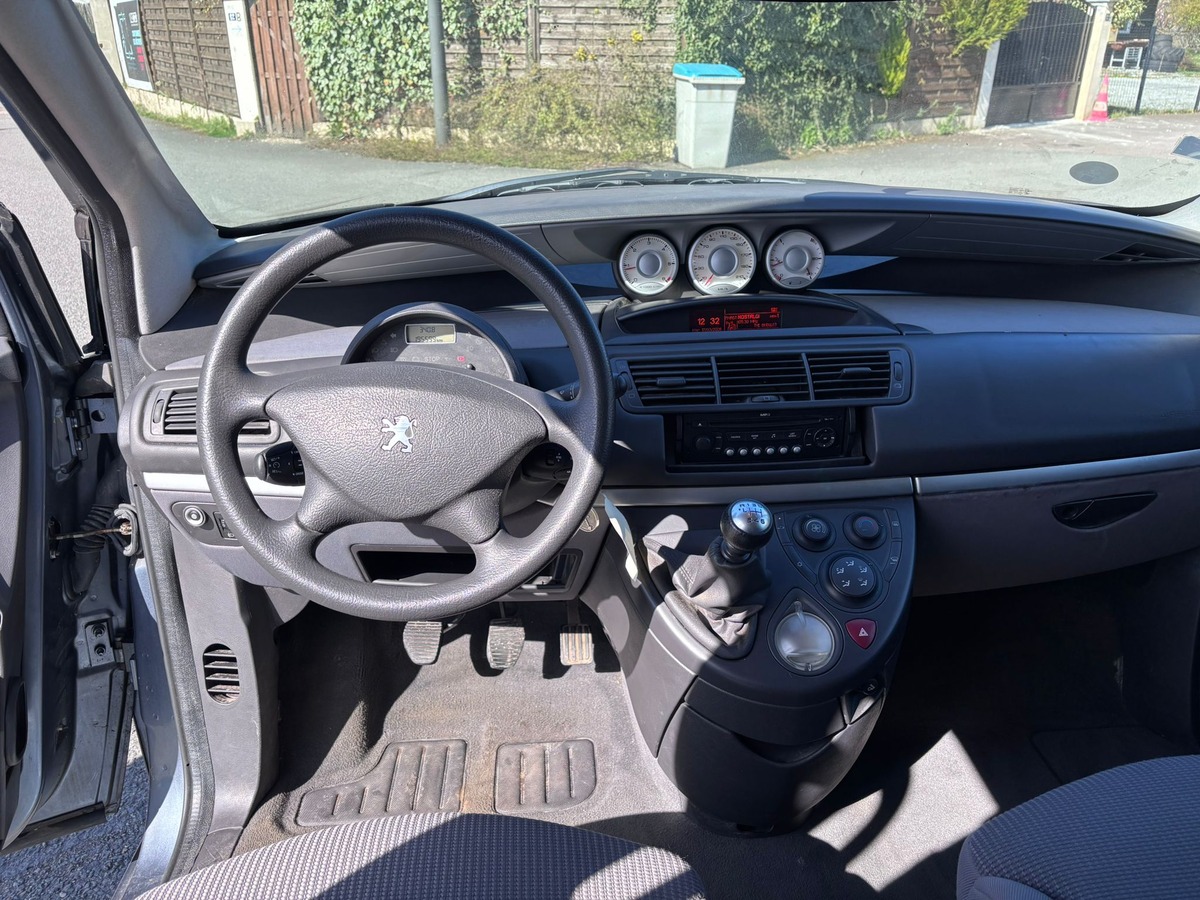 Peugeot 807 8 places 2.0 HDi 120 Confort - Distribution neuve - Attelage - Garantie