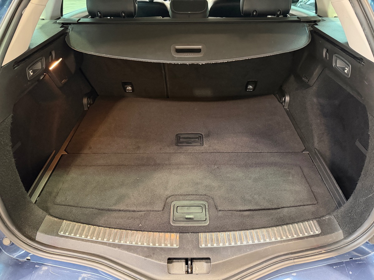 RENAULT Megane Estate IV DCI 130 cv Energy Intens / Attelage / Hifi BOSE / Caméra