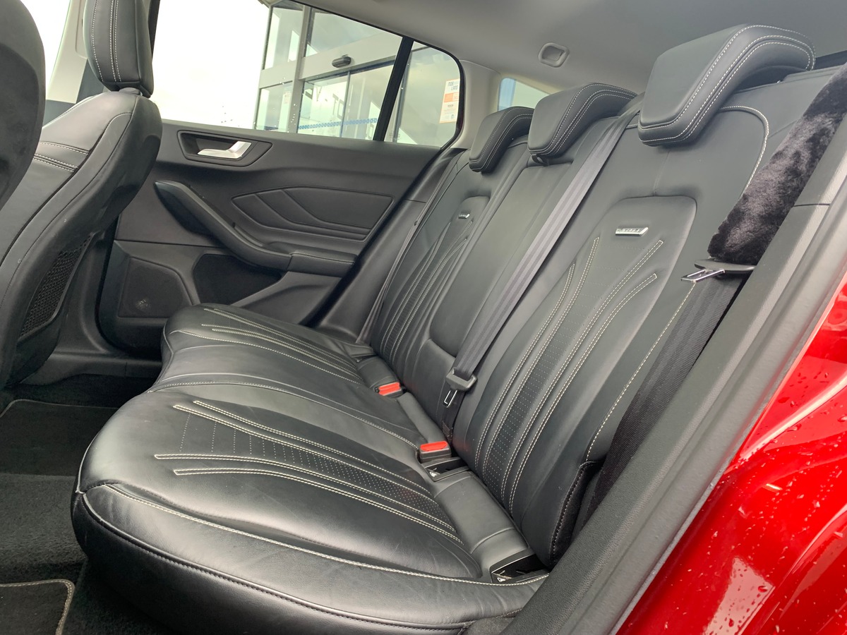 Ford FOCUS SW 120 ch | Vignale | Toit ouvrant panoramique | Apple car play Android auto | Attelage