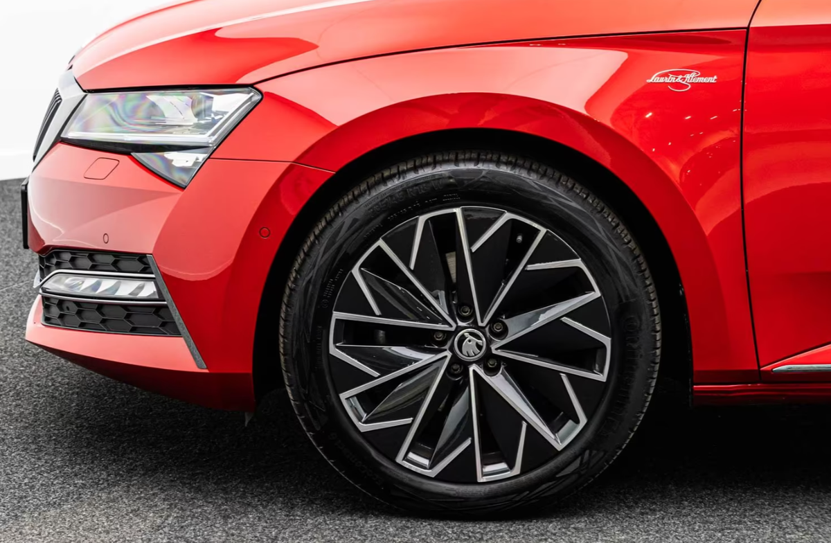 Skoda Superb Combi III 2.0 TDI 200ch SCR Laurin&Klement 4x4 DSG7 Toit ouvrant Canton Attelage