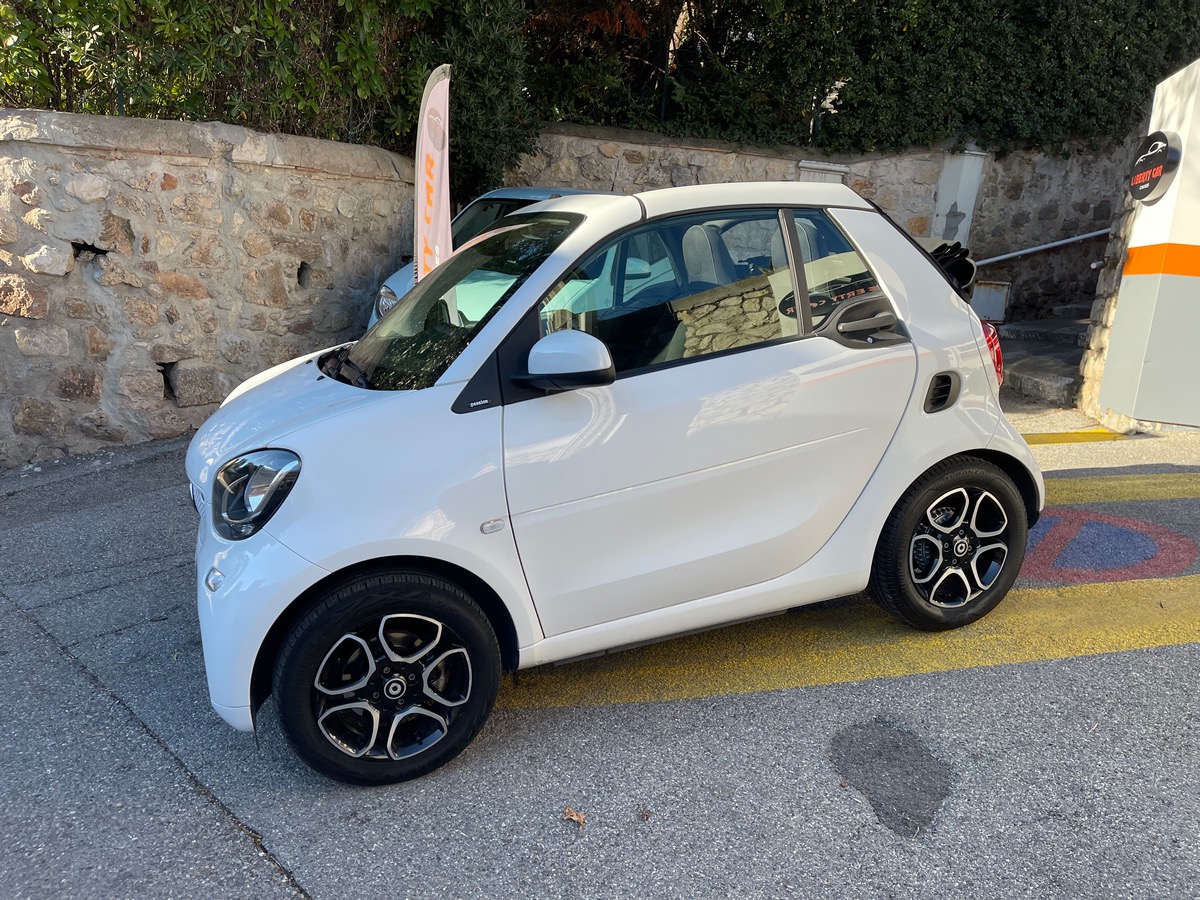 Smart FORTWO Cabriolet 90 CV / Caméra de recul / GPS / Jantes / KM Réel
