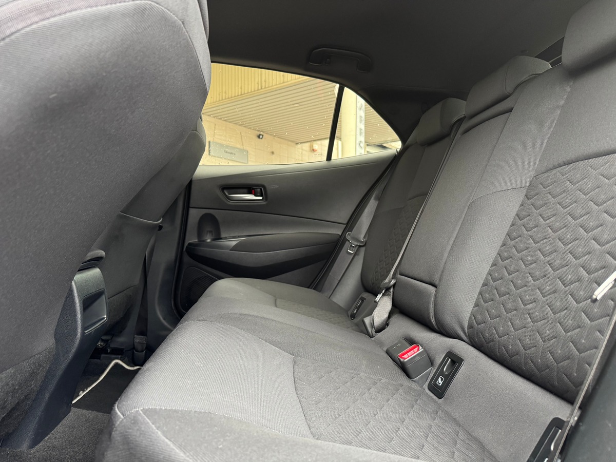 Toyota Corolla Dynamic business 1.8 VVT-i 122 HSD