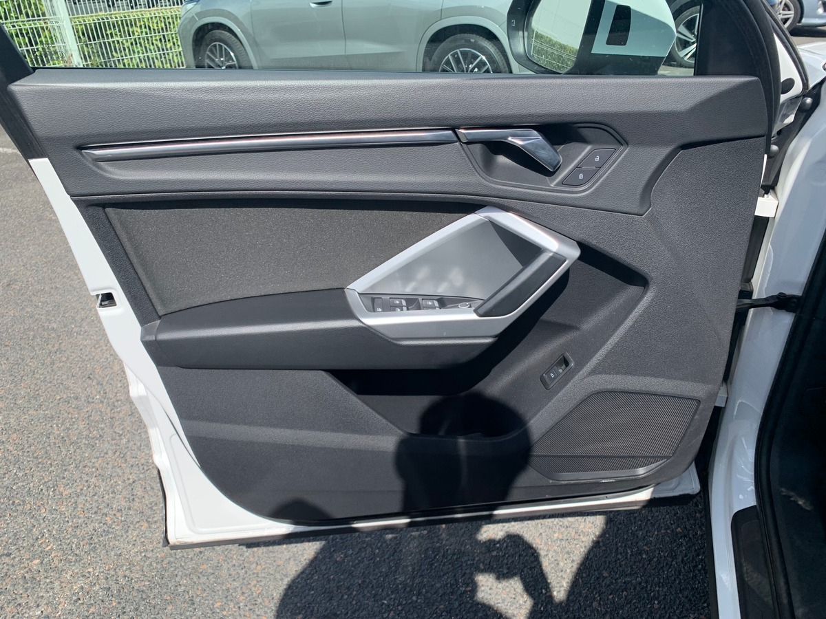 Audi Q3 Sportback 150 | Premiére MAIN | Design | Apple car play | Attelage amovible | Entretien AUDI