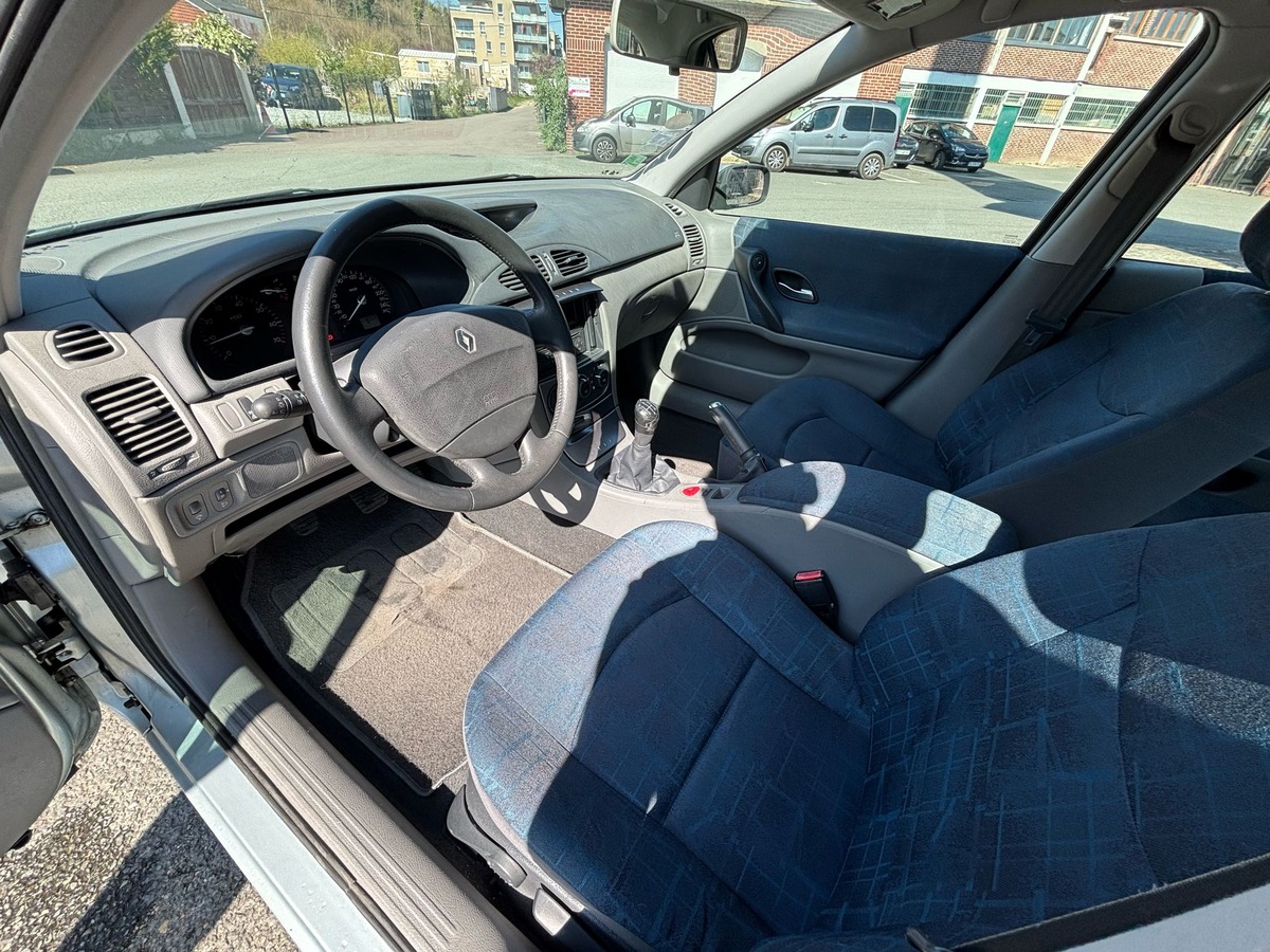 RENAULT Laguna II 1.6 107 - Finition Authentique - Garantie - Distribution neuve - Attelage