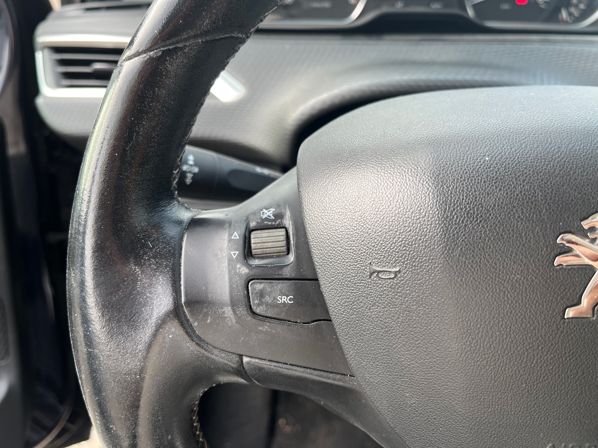 Peugeot 208 1.6 BlueHDI 100ch ALLURE 3P, Courroie de distribution OK, CarPlay, Caméra de recul, GPS