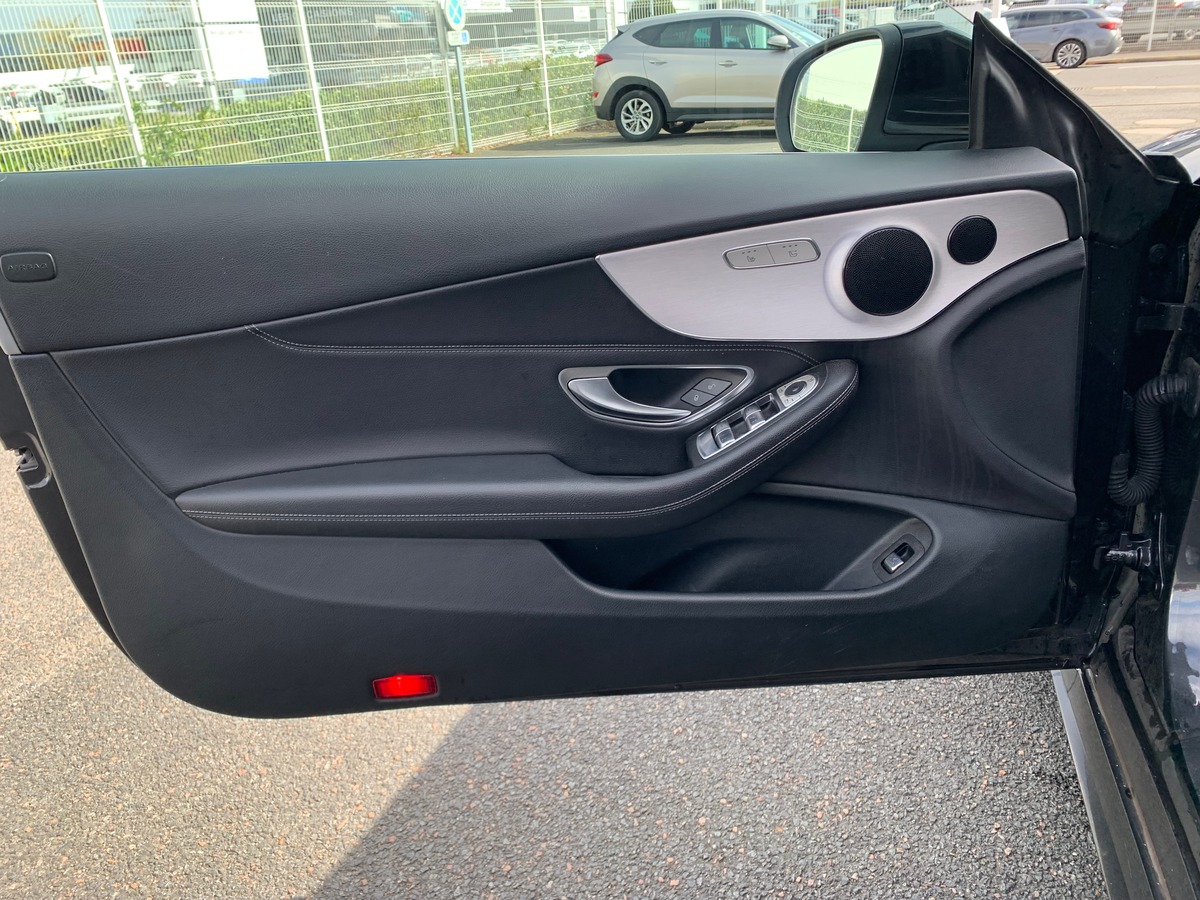 Mercedes-Benz Classe C Cabriolet 194 ch | AMG Line | Siéges électriques chauffants | Caméra de recul