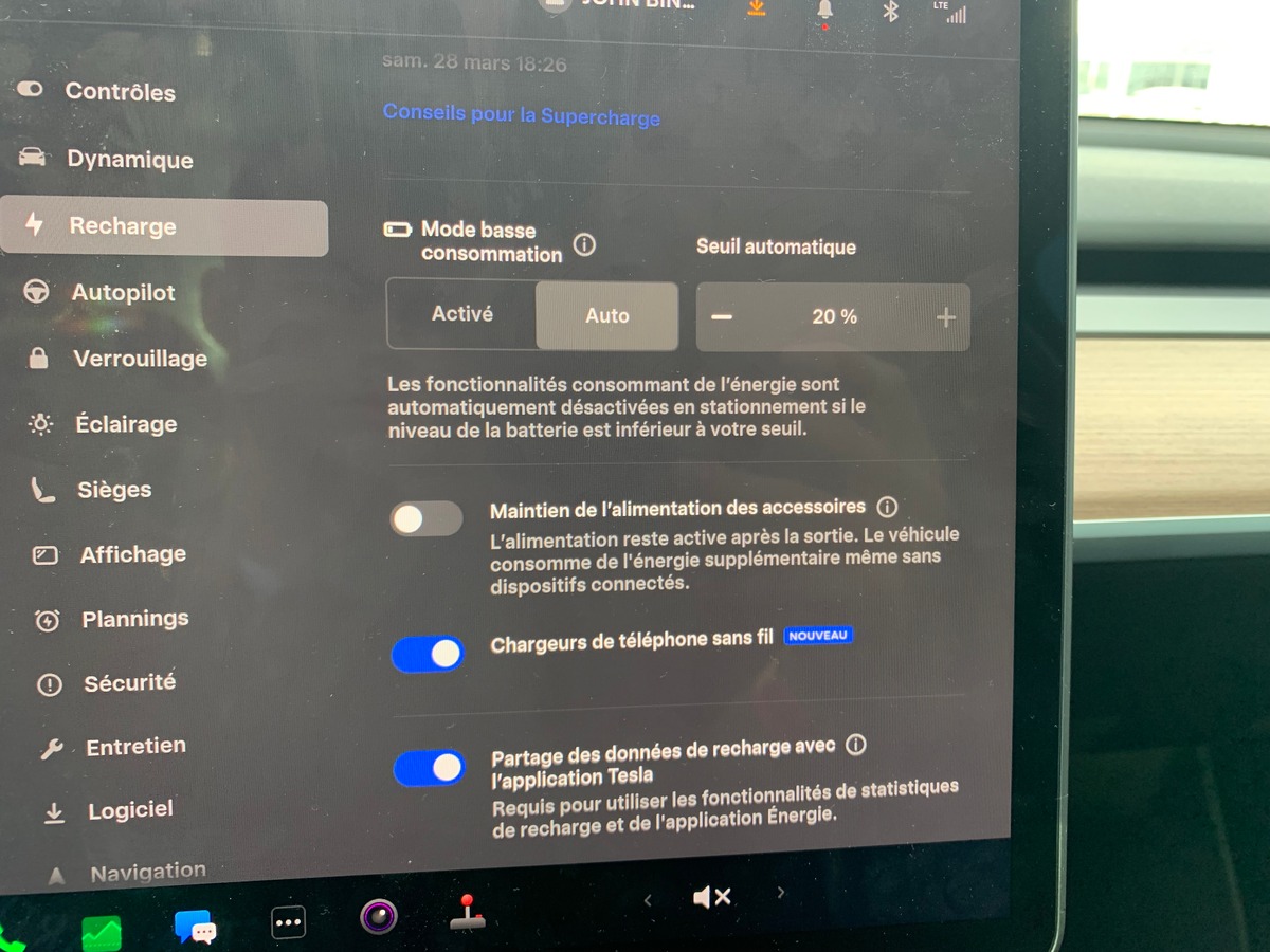 Tesla Model Y 275 chevaux | Premiére MAIN | Standard | Toit panoramique | Cuir | Siéges électriques