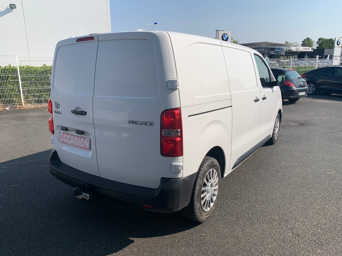 Toyota ProAce 122 ch | Business | Medium | 3 Places | Régulateur vitesse | GPS | Bluetooth | Radar