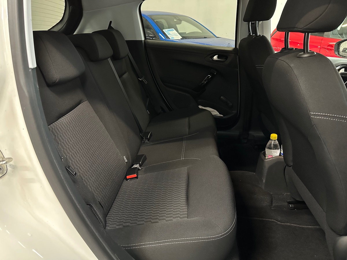 Peugeot 208 1.2 PURETECH 82cv STYLE 5P