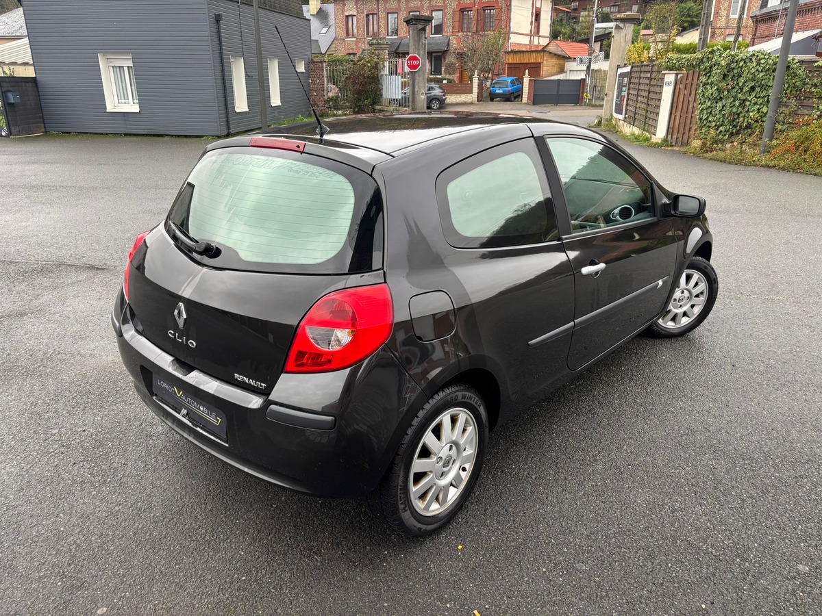 RENAULT Clio III 1.6 Dynamique - VENTE A MARCHAND