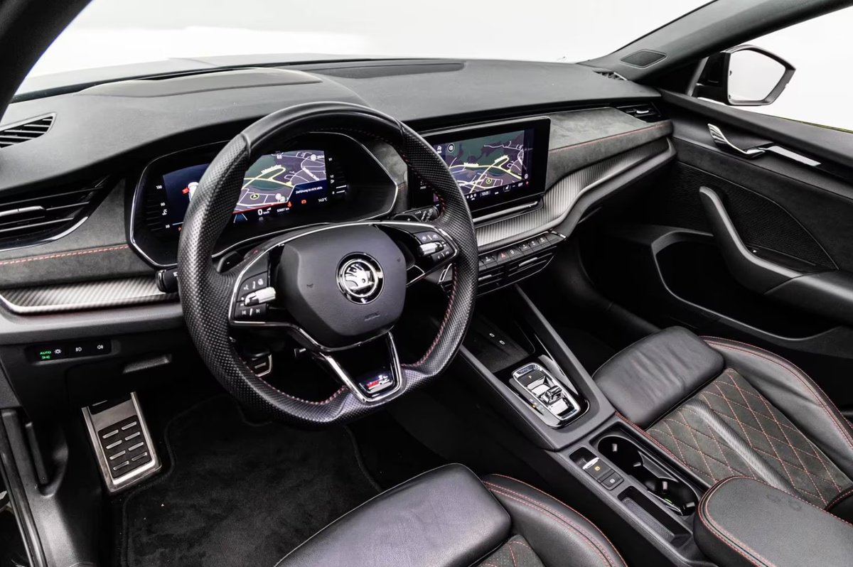 Skoda Octavia Combi 2.0 TDI 200ch RS DSG7/Toit ouvrant/Attelage/Caméra/Matrix/Aff tête haute/Canton