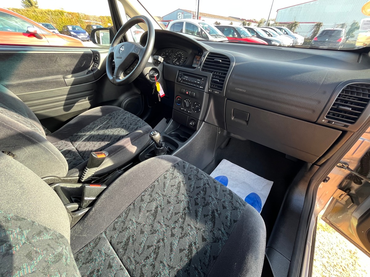 Opel Zafira A 1.8 i 125 CH ELEGANCE 7 PLACES 1ERE MAIN