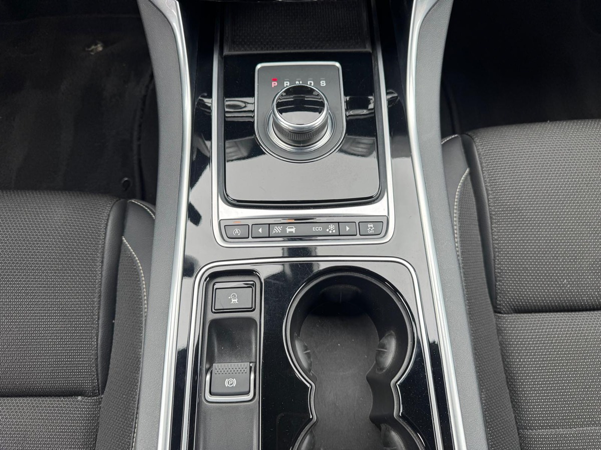 Jaguar XE 2.0 200CV R-Sport - Boite automatique