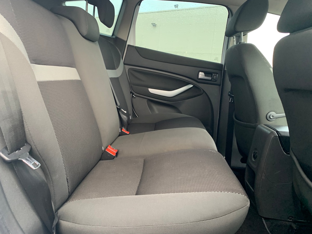 Ford Kuga 140 | TREND | Radar de stationnement avant arriére | Attelage | Climaisation | Jantes 17''