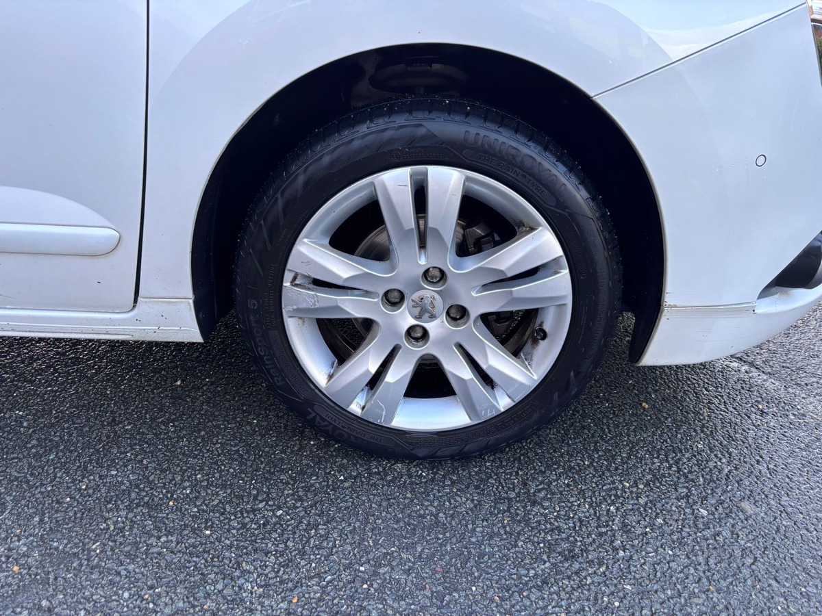 Peugeot 5008 1.6 HDi Allure 7 Places - Attelage - Révisé - Garantie