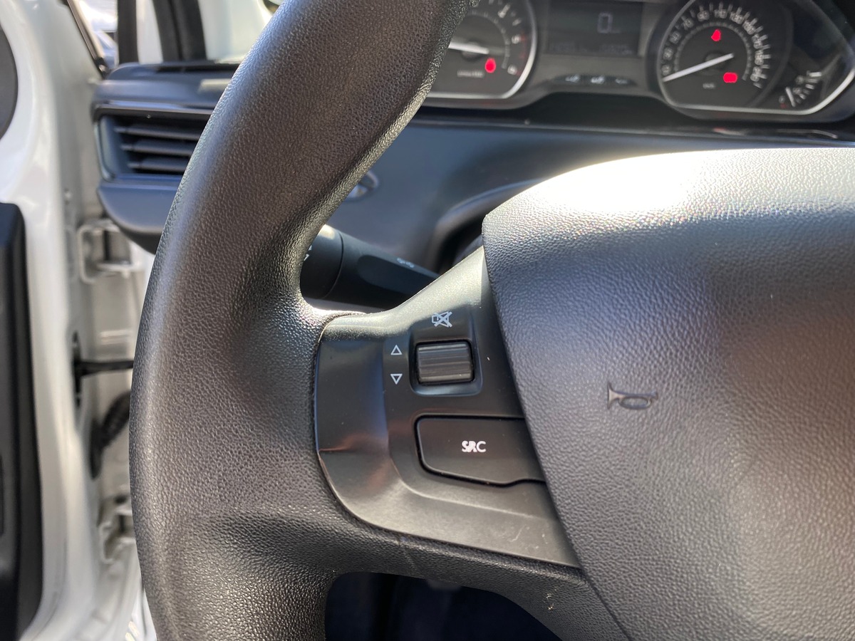 Peugeot 208 1.6 hdi 100 cv - IDEAL JEUNE PERMIS - RIEN A PREVOIR - REGULATEUR