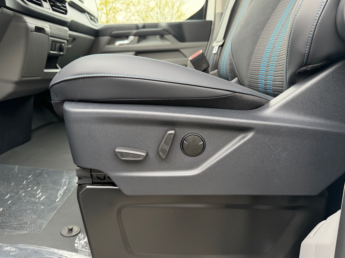 Ford TRANSIT CUSTOM 320 L2H1 2.0 TDCI 170CH BVA8 SPORT / TVA RÉCUPÉRABLE