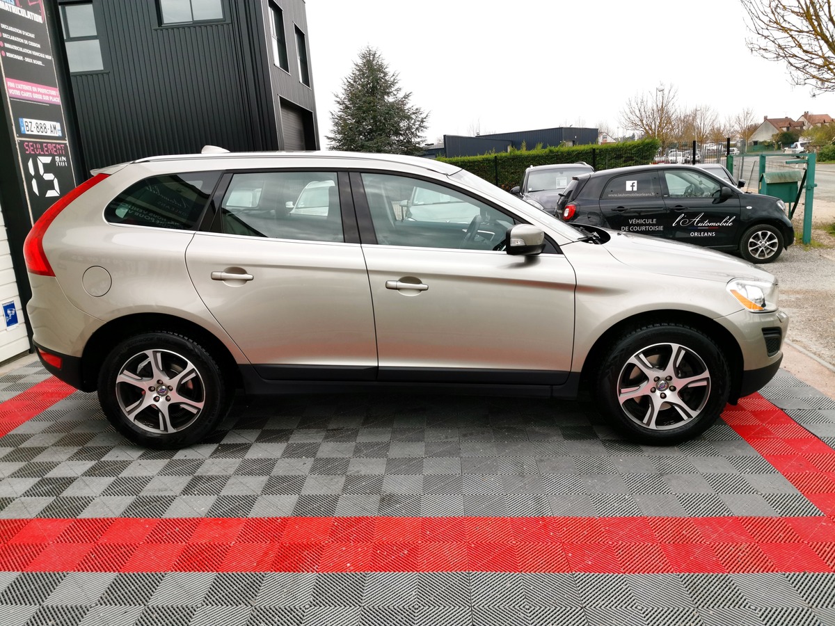Volvo XC60 D4 MOMENTUM 163 GEARTRONIC 1°MAIN C