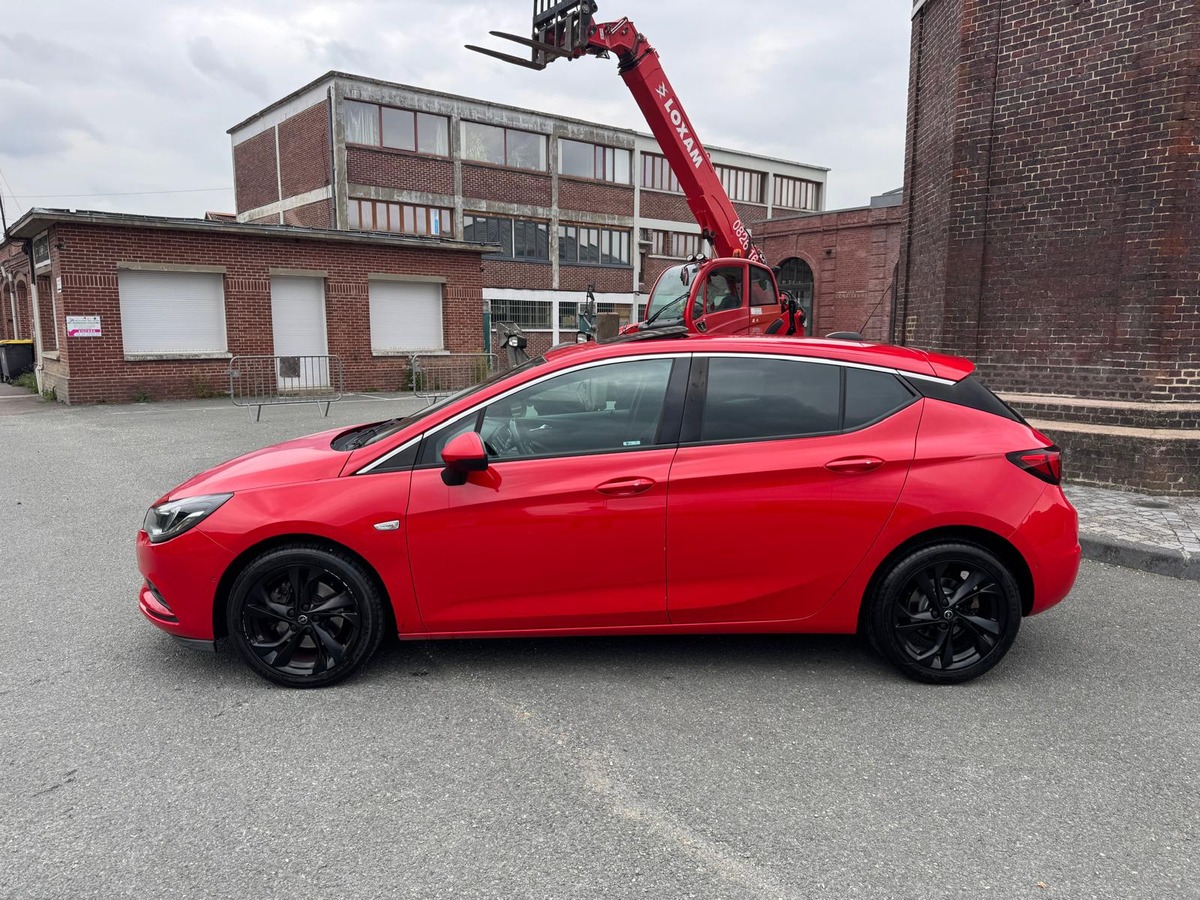 Opel Astra 1.6 CDTI 135 Dynamic- Crochet d'attelage- Toit ouvrant- Révisé - Garantie