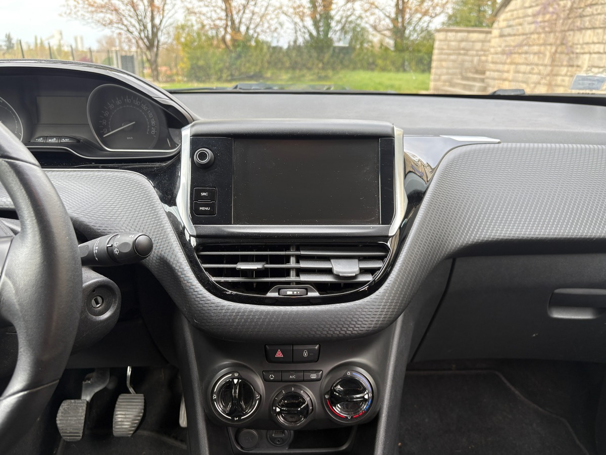 Peugeot 208 VTI - 82CH - STYLE - DISTRIBUTION OK