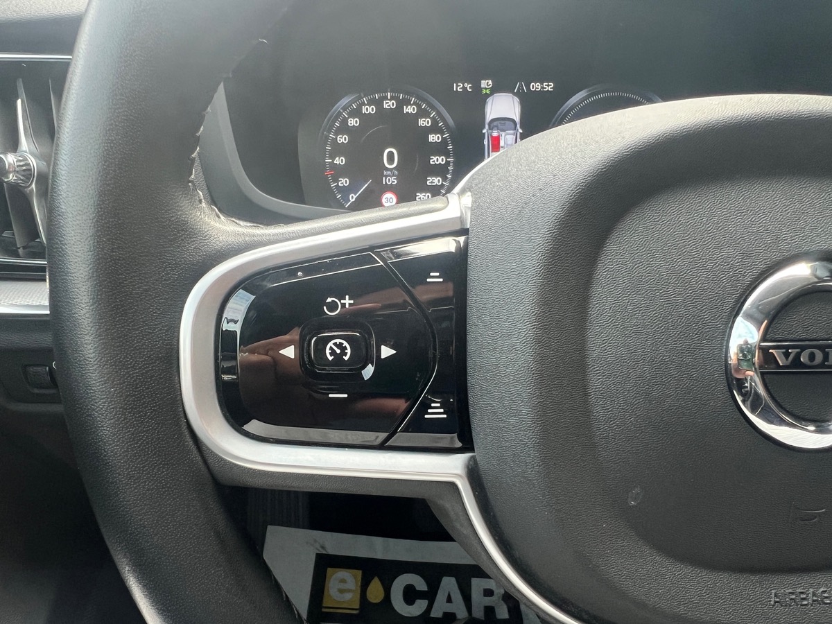 Volvo V60 II Inscription T8 2.0 Ti 16V 392 Plug in Hybrid AWD Geartronic8 303 cv