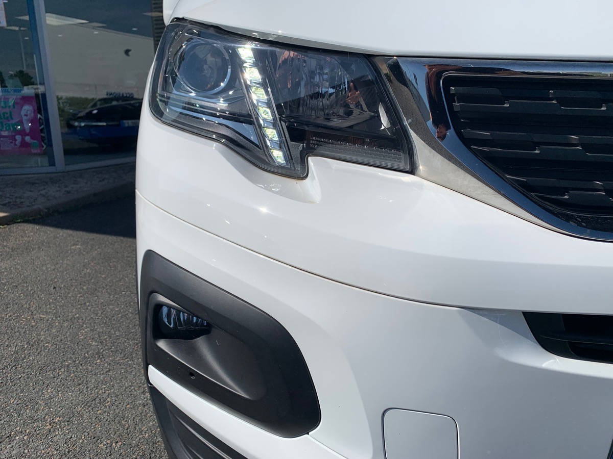 Peugeot Rifter 102 ch | Allure | 7 places | GPS | Roue de secours | Radar de stationnement arriére