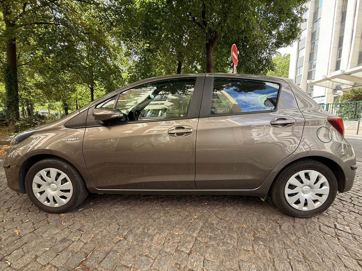 Toyota Yaris III Dynamic Business E-CVT 100h