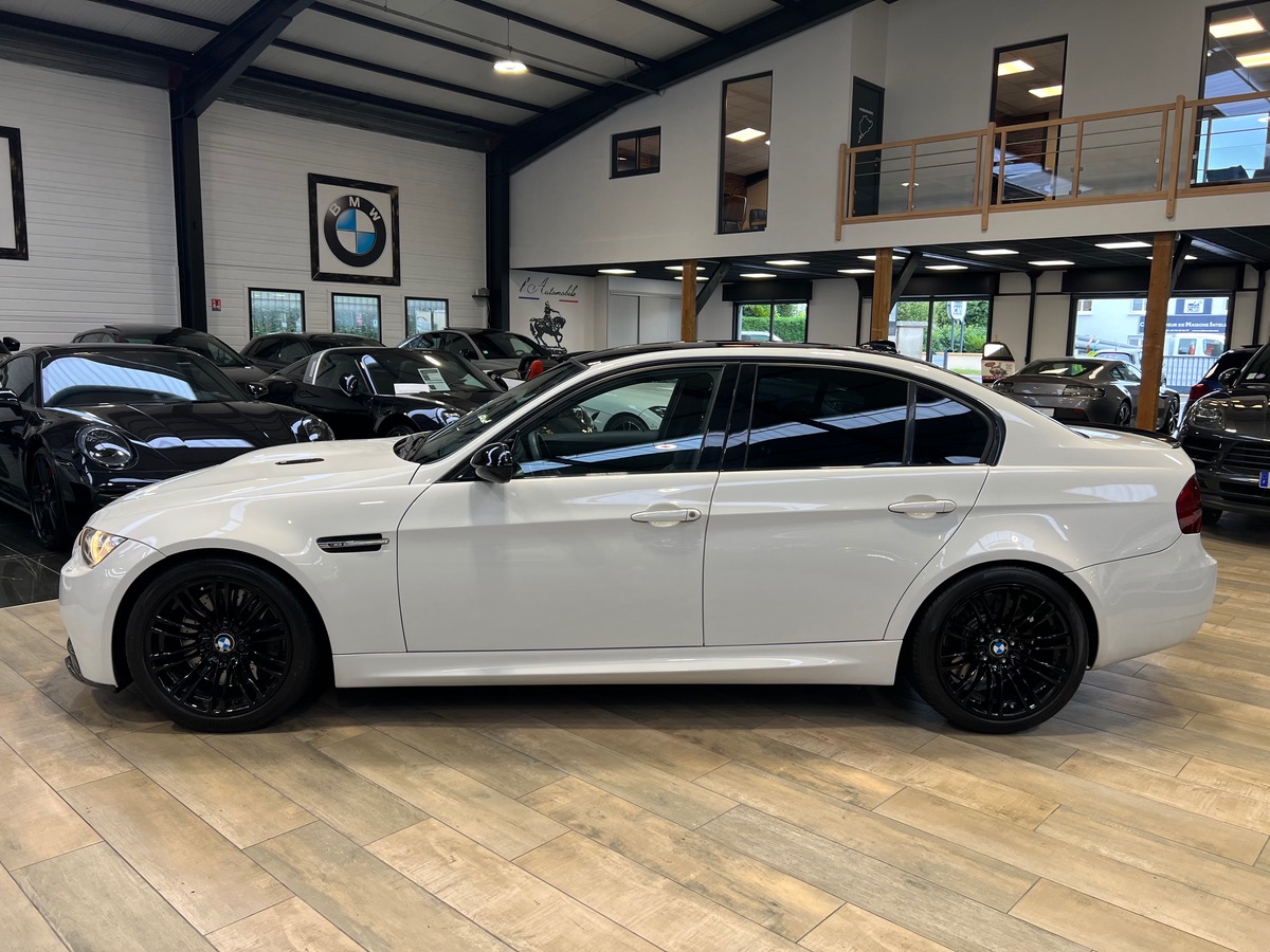 Bmw M3 (E90) SEDAN 5 portes 4.0 V8 420 ch DRIVELOGIC M DCT