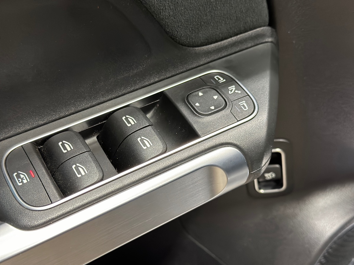 Mercedes-Benz GLB 220 d 190 AMG LINE 4MATIC 220d - 1ère Main / 7 places / TOIT PANO / HIFI BURMESTER