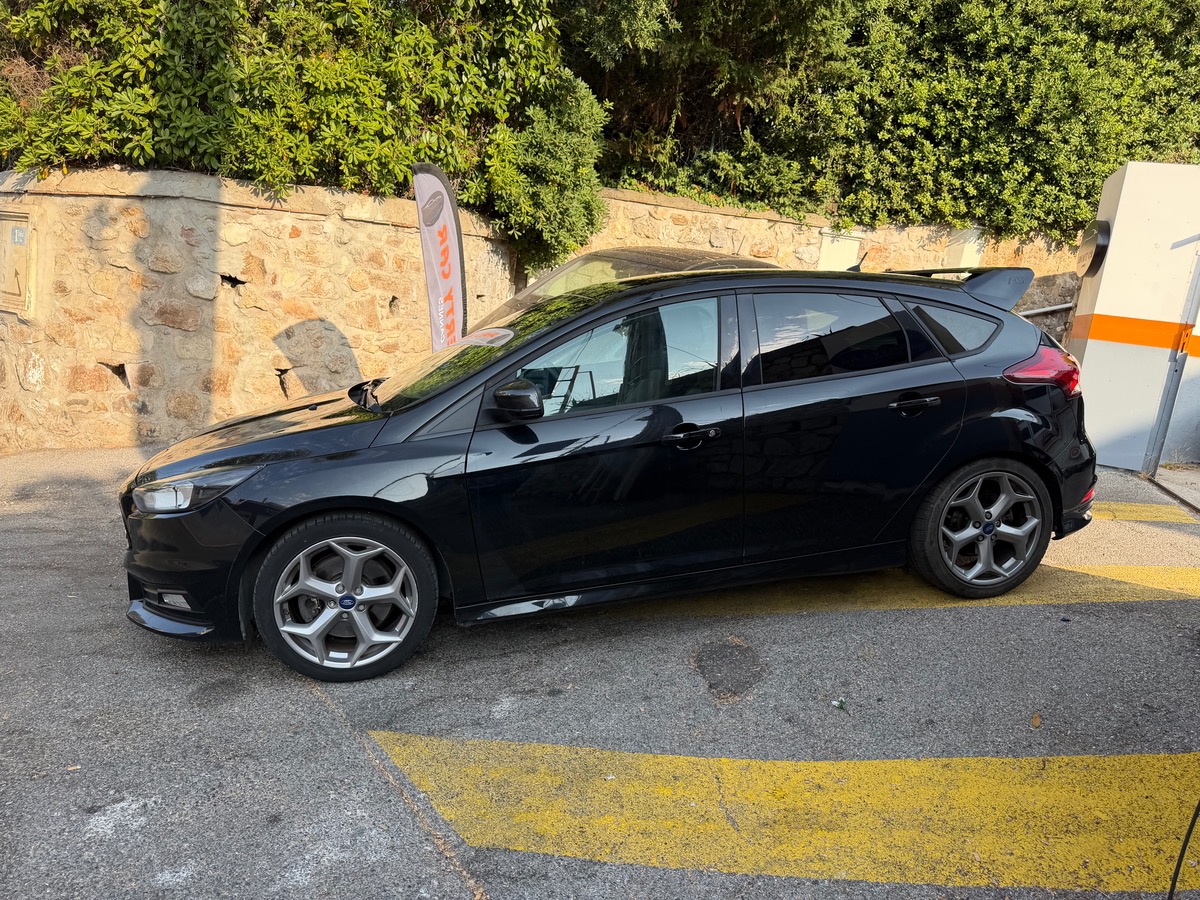 Ford Focus ST 2.0 Ti 250 CV /Pack RS /Volant Carbone/rétro intérieur Carbone / Siège Recaro/Phase 2