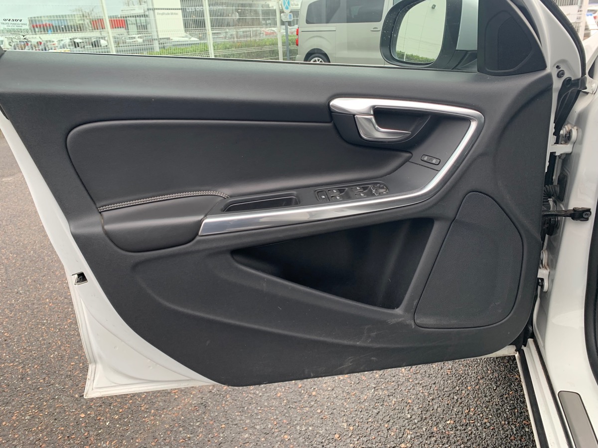 Volvo S60 150 ch | R-design | Attelage amovible | Régulateur vitesse | Radar stationnement arriére