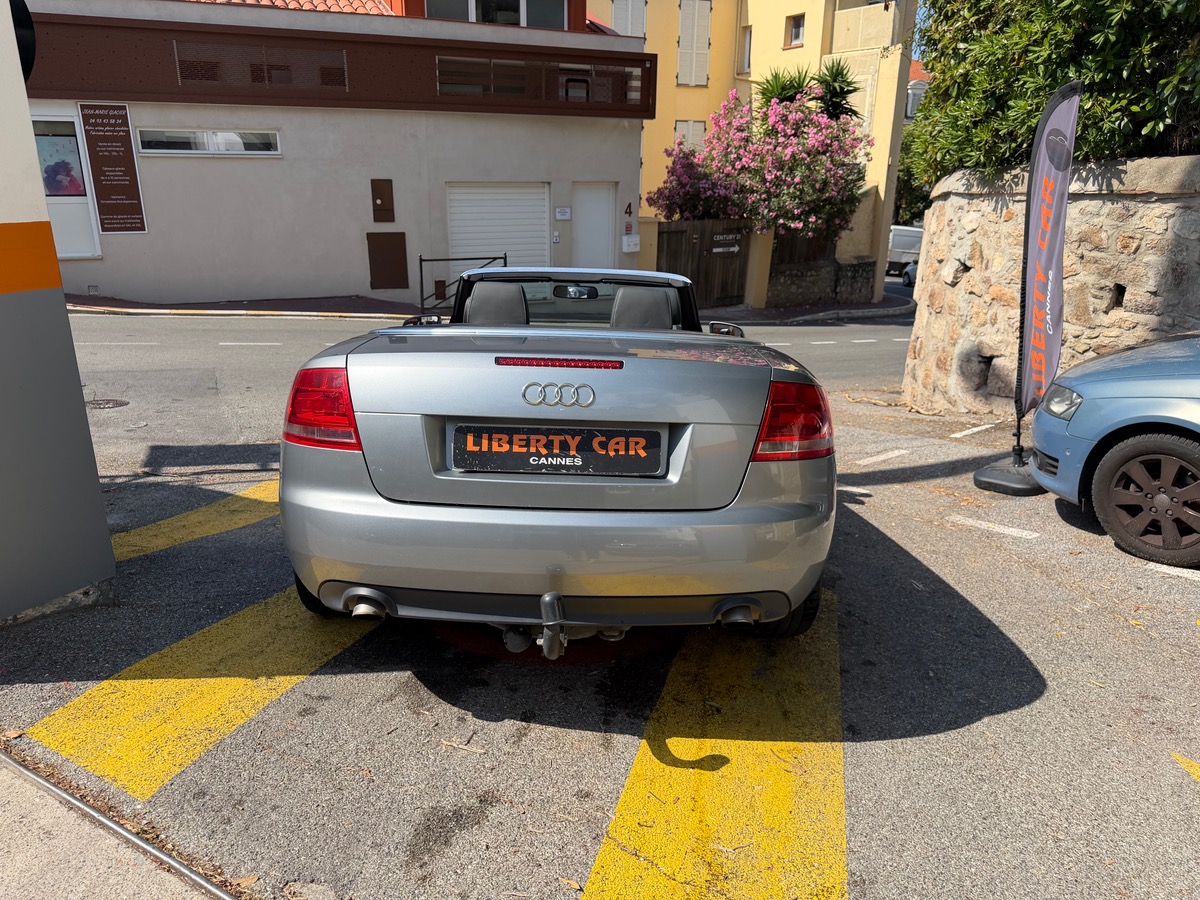 Audi A4 Cabriolet 2.0 TDi 140 CV / KM Réel / S Line /  Intérieur Cuir Tissu / Attelage / Jantes